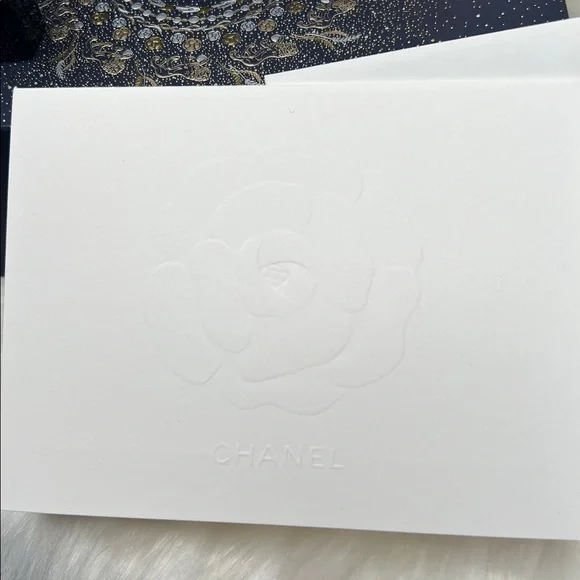 Chanel Limited Set:Serum, Lipstick, Cosmetic Bag, A Card, Ribbons & Shopping Bag - Picture 14 of 17